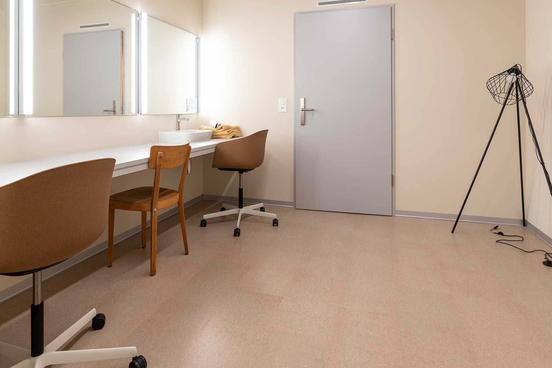 kork-swiss-line-theater-jura 08